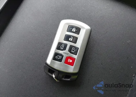 2011 Toyota Sienna Limited V6 z USA, uszkodzony, nr VIN 5TDYK3DC4BS020769